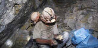 عملکرد دولت معادن کوچک و متوسط را تعطیل می کند