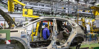 تولید خودرو 4 درصد افزایش یافت/عقب ماندگی خودروسازان از برنامه دولت