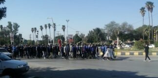 تجمع کارگران گروه ملی فولاد در اعتراض به دستمزدها