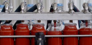 درخواست تولیدکنندگان برای آزادسازی قیمت تن ماهی و رب گوجه فرنگی