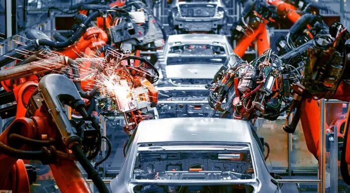 صنعت خودرو یکی از اهداف اصلی تحریمها بوده است