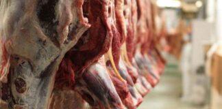 توزیع قاچاقی ۶۰ تن گوشت تنظیم بازاری