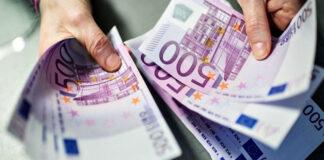 فروش ارز سهمیه ای با کارت ملی متوقف شد