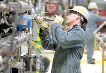 گزارش مرکز پژوهش ها از ناسازگاری اشتغال برنامه هفتم با رشد اقتصادی 8 درصدی