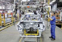 جدال نهادی بر سر خصوصیسازی دو غول خودروسازی