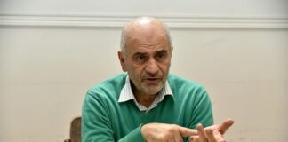 فرشاد مومنی:تمرکز بر واردات خودرو موجب فلاکت و فقر میشود