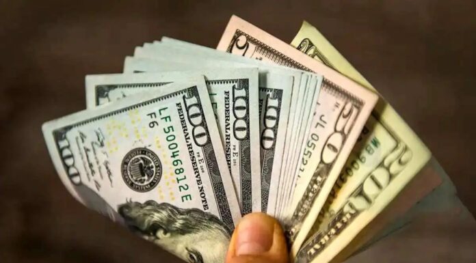 قیمت دلار به ۱۵۶ هزارتومان رسید