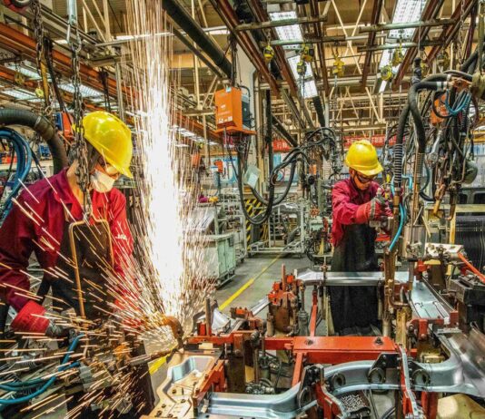 صنعت زیر سایه نوسانات ارزی و تنگنای مالی