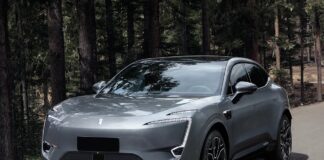 آواتر ۱۱ با گروه بهمن به ایران میآید