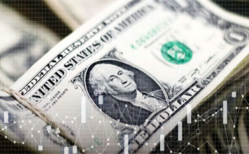 دلار رسمی از ۱۲۱ هزار تومان عبور کرد