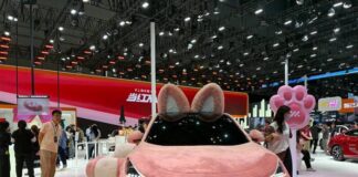 یک ماه پس از پایتخت؛خودروی پرنده در نمایشگاه شانگهای رونمایی شد