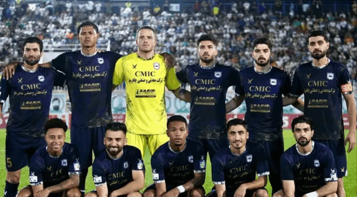 تیم فوتبال چادرملو اردکان صدرنشین شد