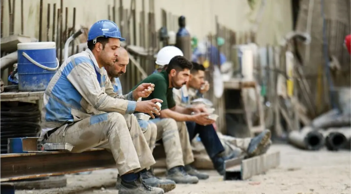 نجات تولید از مسیر تقویت معیشت کارگران میگذرد